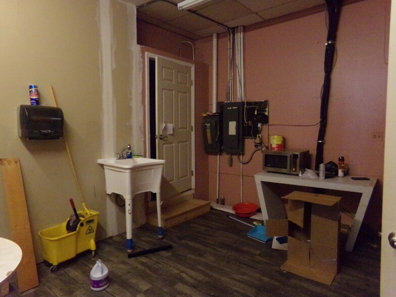 More Photos Of 4839-4925 Jonesboro Rd, Forest Park Storefront For Lease