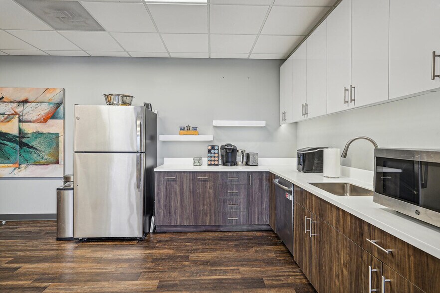 More Photos Of 4350 East-West Hwy, Bethesda Office For Lease