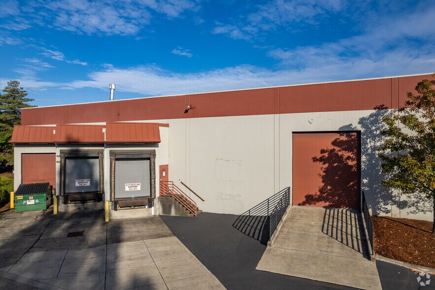 More Photos Of 5555 SW 107th Ave, Beaverton Distribution For Lease