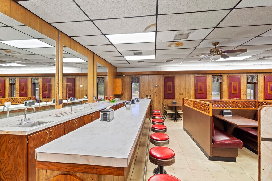 More Photos Of 911 N Broadway Ave, Ada Restaurant For Sale