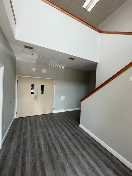 More Photos Of 1616 Centerville Tpke, Virginia Beach Light Distribution For Lease