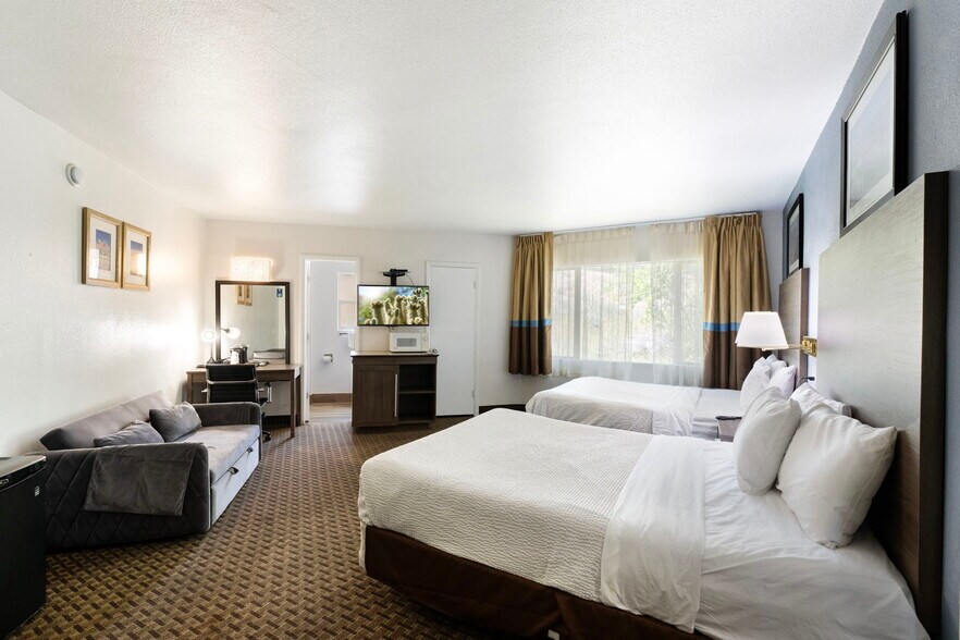 More Photos Of 430 E Route 66, Williams Hotel For Sale