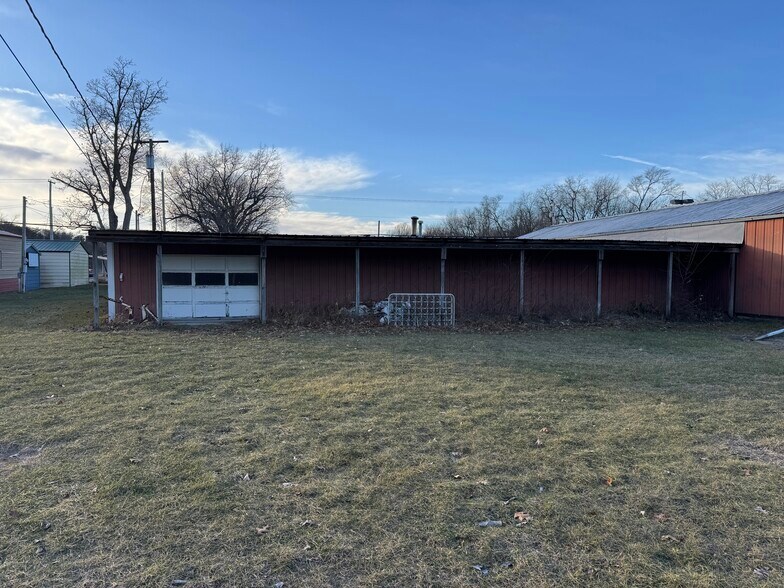 More Photos Of 2240 S US Highway 35, Knox Freestanding For Sale