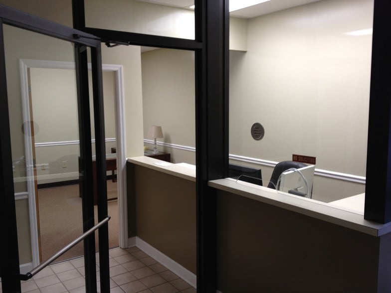 More Photos Of 2514 River Rd, Piedmont Flex For Lease