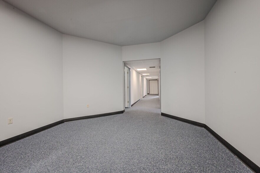 More Photos Of 77 E Main St, Newark Loft Creative Space For Sale