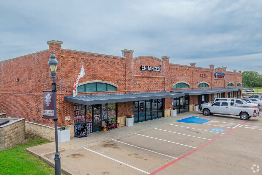 More Photos Of 205 S Main St, Red Oak Unknown For Lease