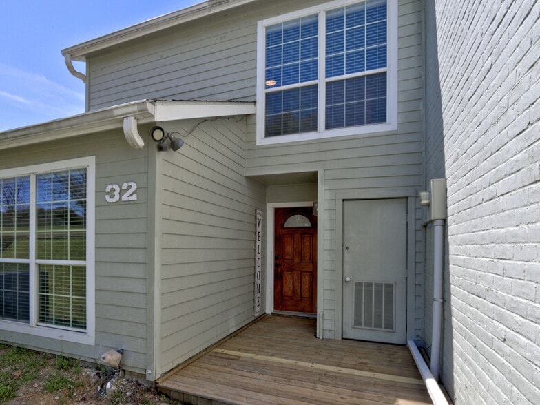 More Photos Of 100 Edgewater Dr, Livingston Apartments For Sale