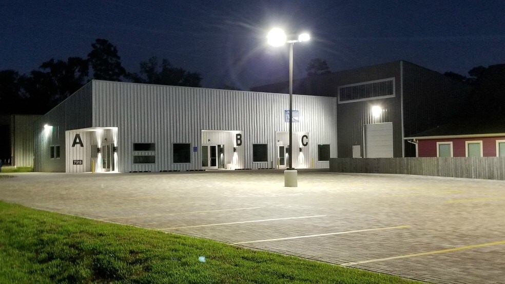 More Photos Of 7515 Oak Bluff Dr, Magnolia Office For Lease