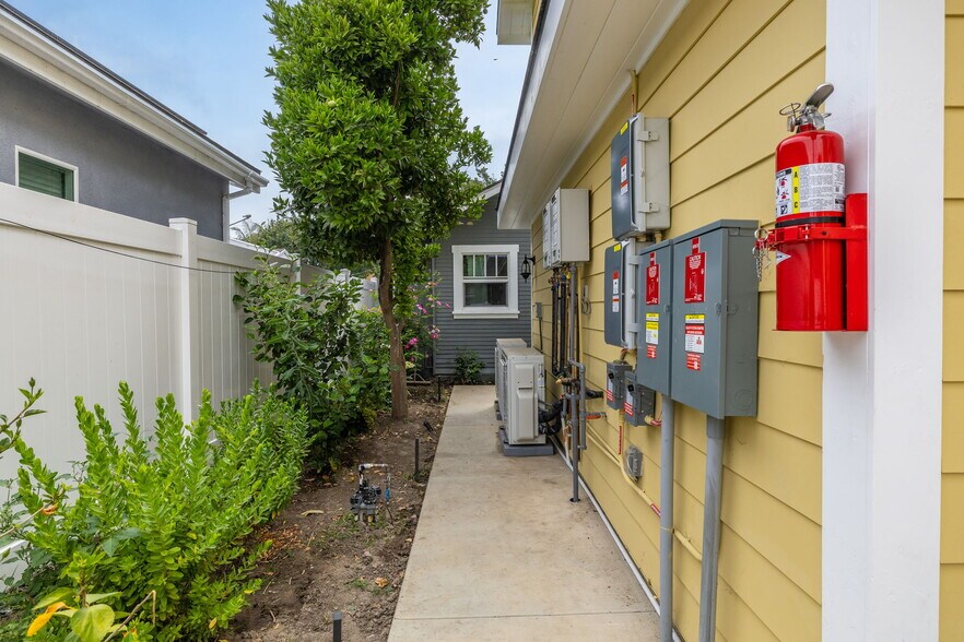 More Photos Of 618 S Van Ness Ave, Santa Ana Apartments For Sale