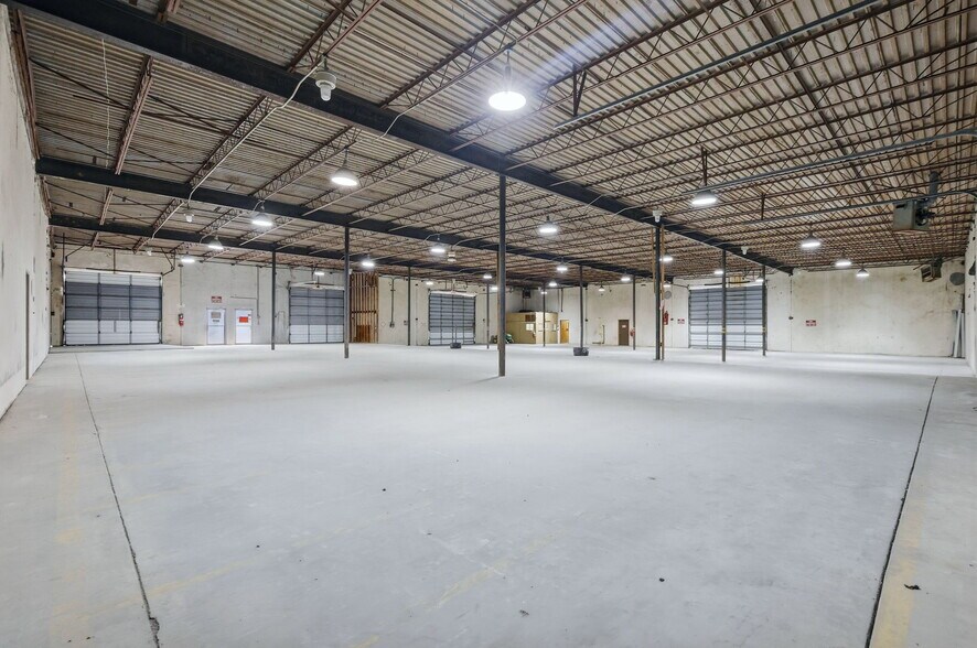 More Photos Of 197 S Redmond Rd, Jacksonville Warehouse For Sale