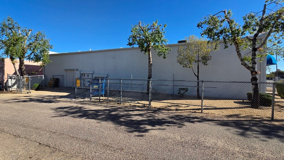 More Photos Of 15026 N Cave Creek Rd, Phoenix Freestanding For Sale