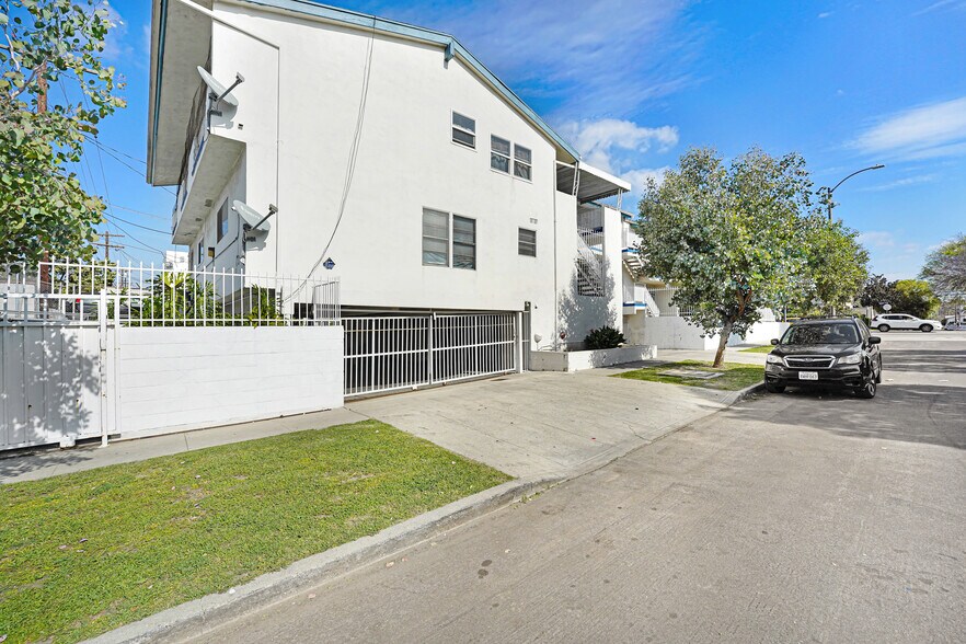 More Photos Of 1649 S La Brea Ave, Los Angeles Apartments For Sale