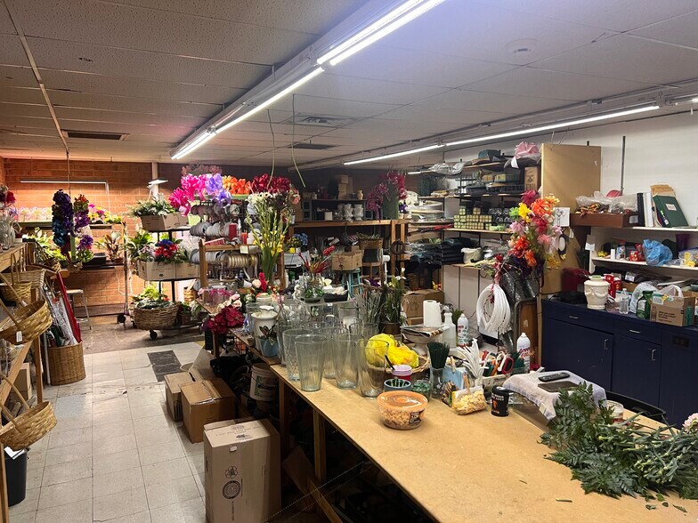 More Photos Of 3001 Pinecroft Rd, Greensboro General Retail For Sale