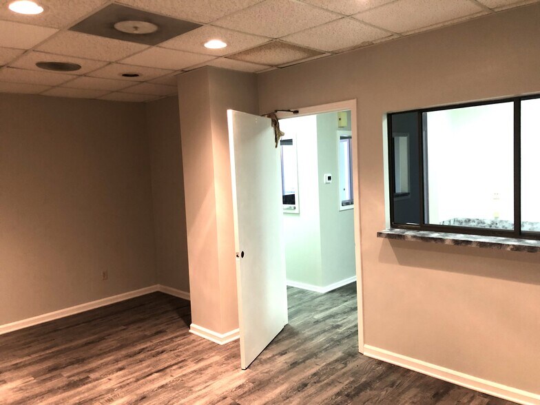 More Photos Of 1900 Kirby Pky, Germantown Medical For Sale