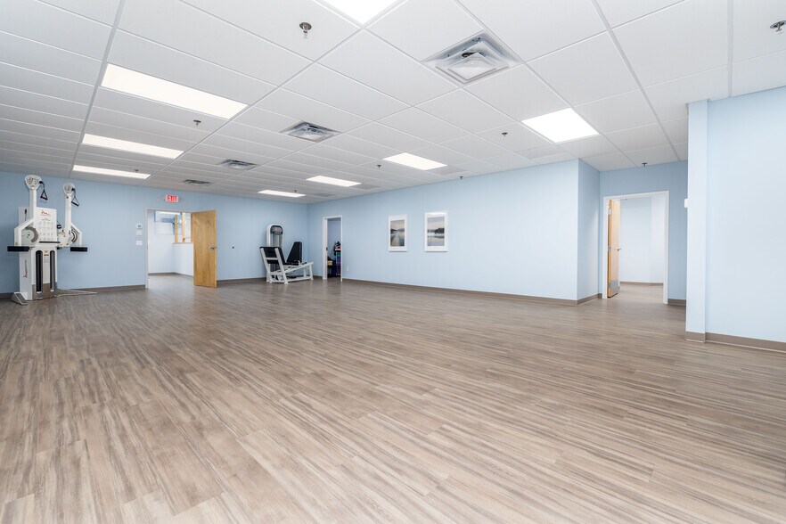 More Photos Of 18 Cedar St, Newington Storefront Retail Office For Lease