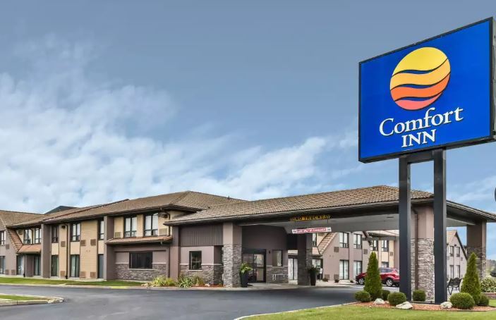 Primary Photo Of 2955 Dougall Ave, Windsor Hotel For Sale