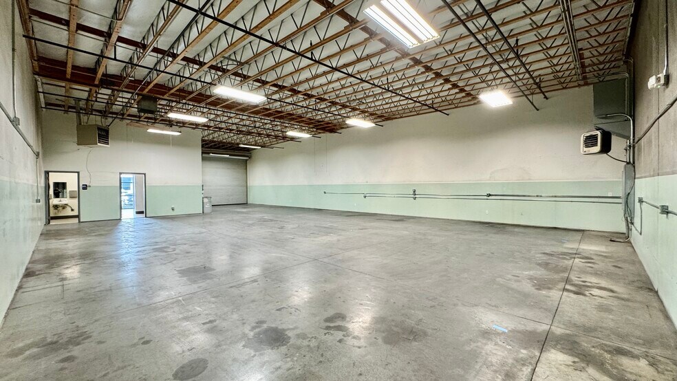 More Photos Of 17056 B Hercules St, Hesperia Service For Lease