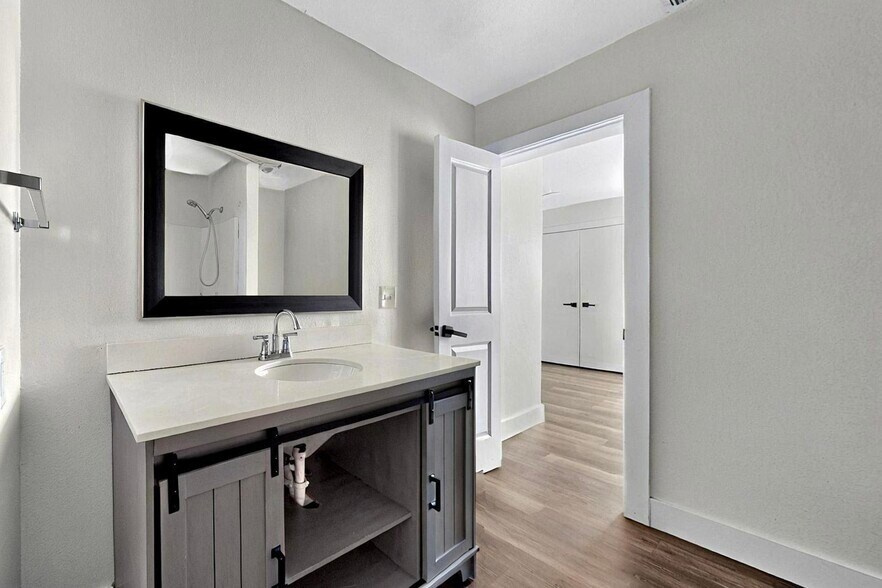 More Photos Of 11544 Cockleburr Rd, Roanoke Warehouse For Lease