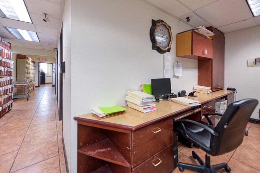 More Photos Of 3365 Pepper Ln, Las Vegas Research And Development For Sale