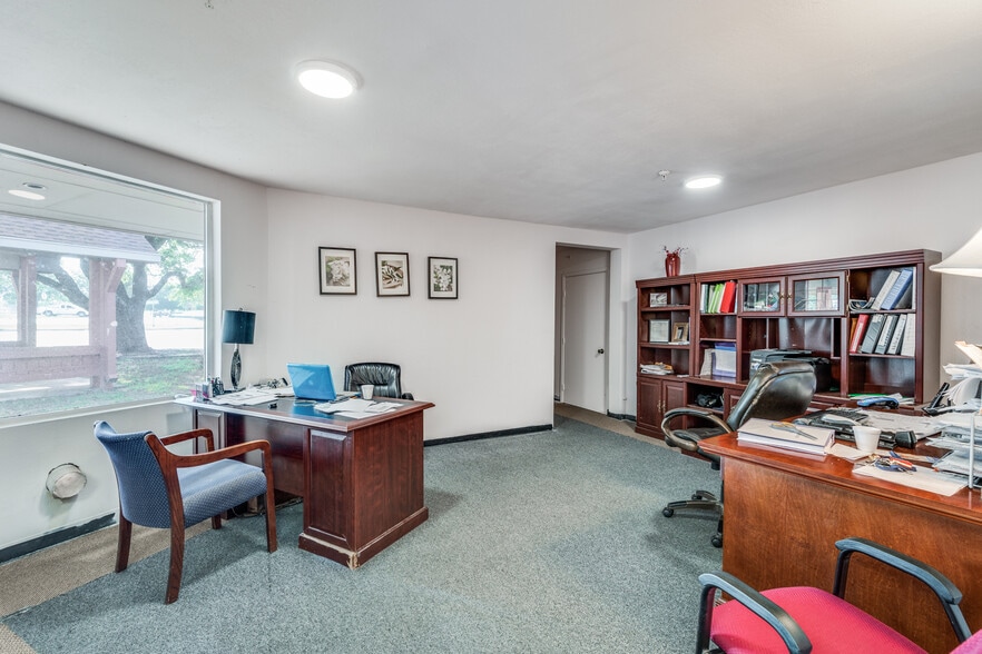 More Photos Of 1710 N McDonald St, McKinney Assisted Living For Sale