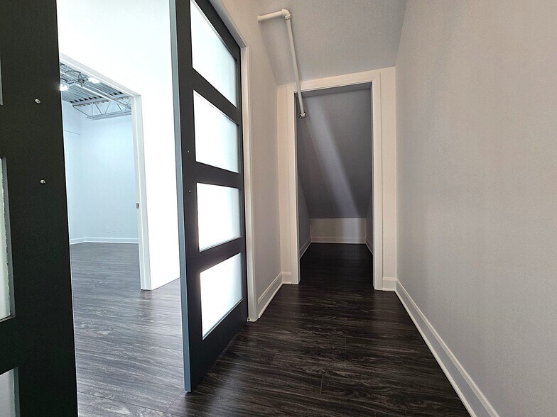 More Photos Of 557-577 Boul du Curé-Boivin, Boisbriand Warehouse For Sale