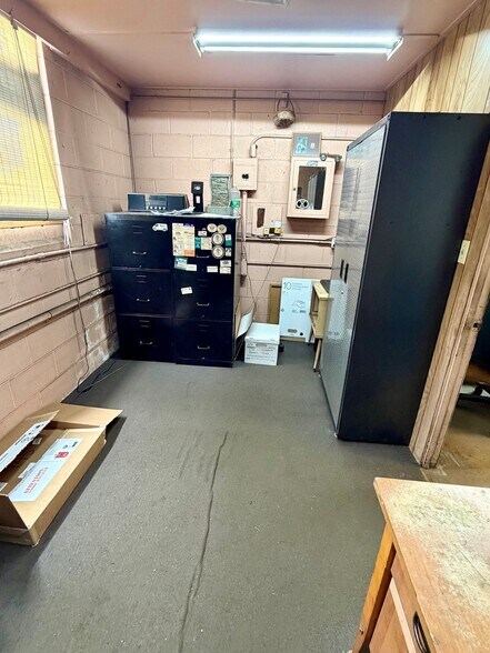 More Photos Of 1529 E Philadelphia Ave, Gilbertsville Auto Repair For Sale