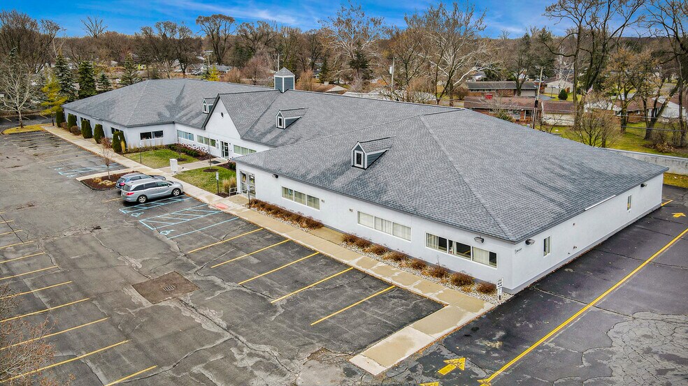 More Photos Of 24100 Meadowbrook Rd, Novi Storefront For Sale