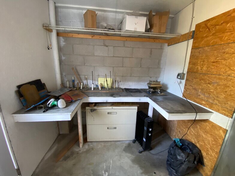 More Photos Of 1227 Gordon Park Rd, Augusta Light Distribution For Sale