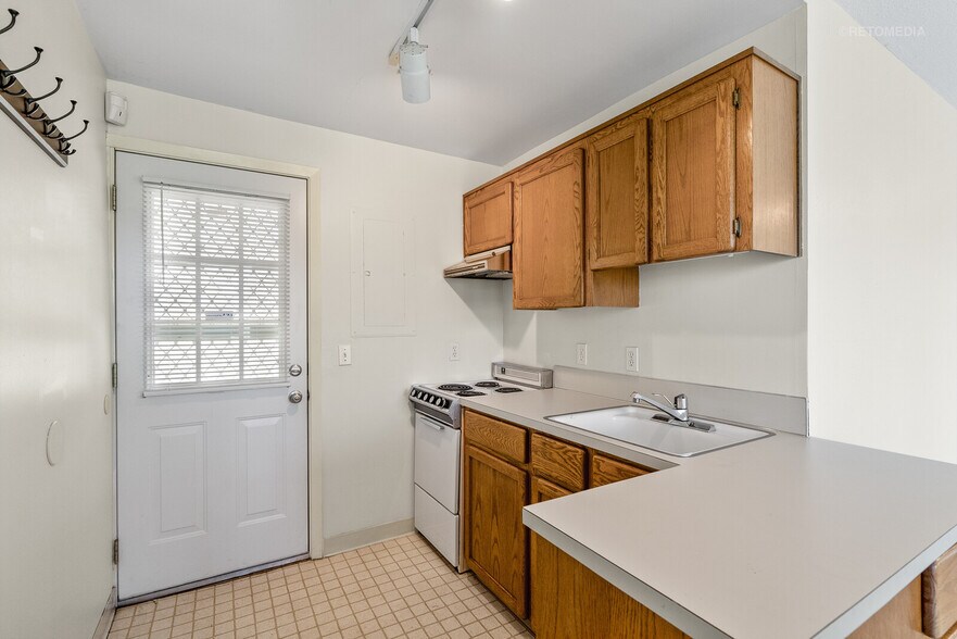 More Photos Of 3020-3024 SW 12th Ave, Portland Apartments For Sale