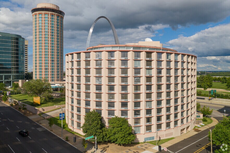 More Photos Of 200 S 4th St, Saint Louis Hotel For Sale