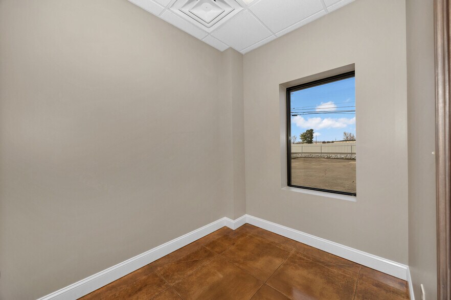 More Photos Of 310 Dan Tibbs Rd NW, Huntsville Warehouse For Lease