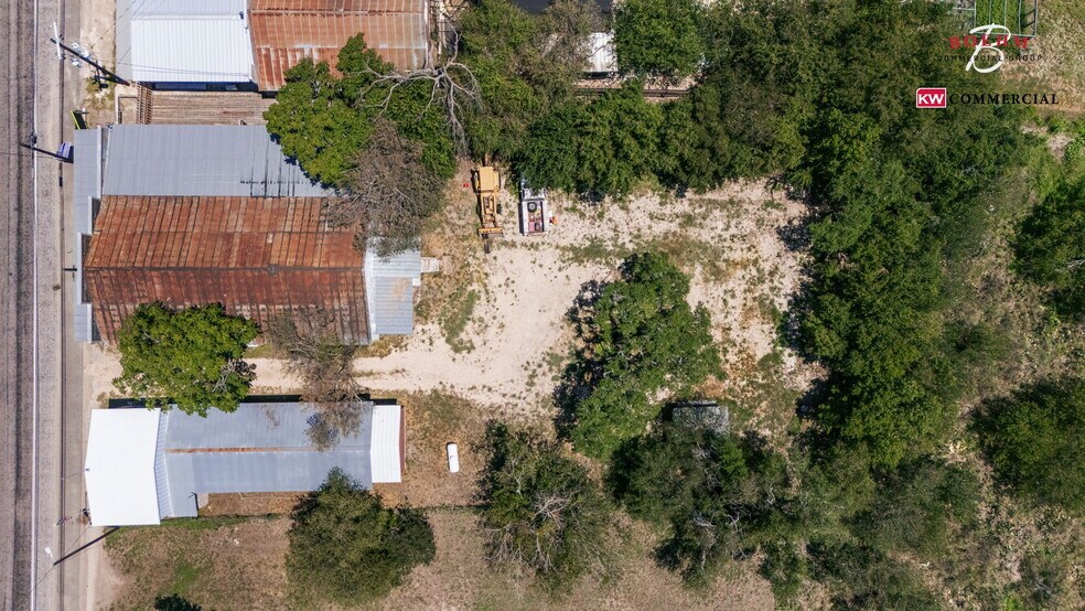 More Photos Of 23699-23737 W US Highway 290, Harper Storefront For Sale