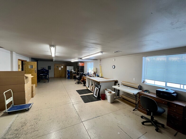 More Photos Of 40212 N Newport Hwy, Elk Warehouse For Sale