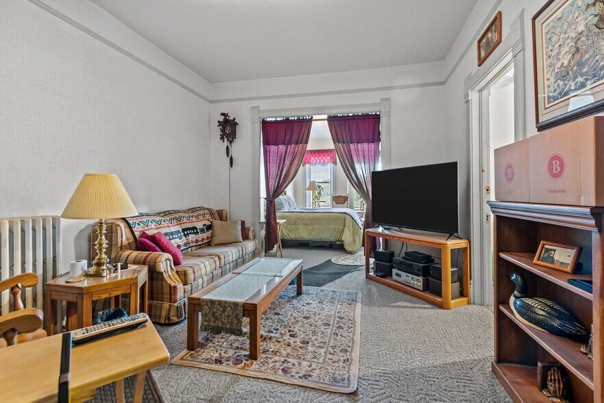 More Photos Of 114 N Capron St, Berlin Restaurant For Sale