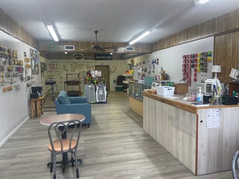 More Photos Of 103-105 S Scenic Hwy, Frostproof General Retail For Sale