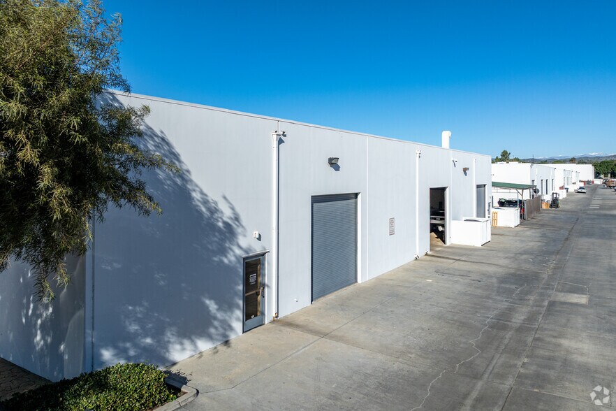 More Photos Of 5425-5445 E La Palma Ave, Anaheim Warehouse For Lease
