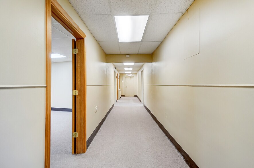 More Photos Of 3925-3927 Brotherton Rd, Cincinnati Office For Sale