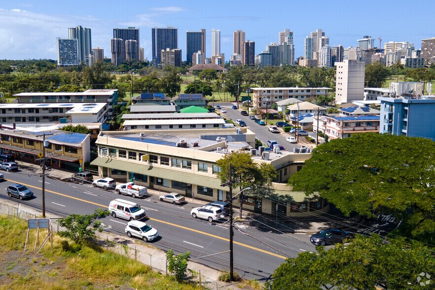 More Photos Of 766 Kapahulu Ave, Honolulu Storefront For Lease