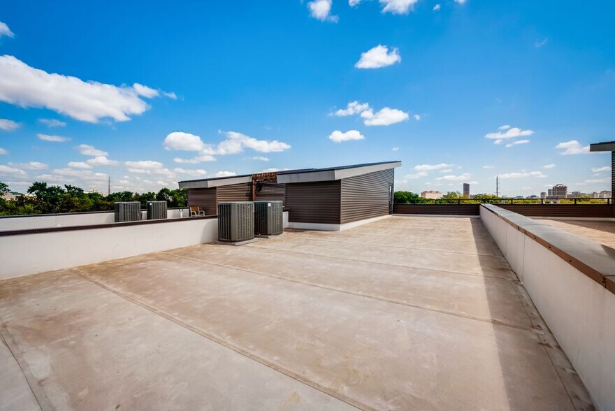 More Photos Of 4763 Algiers St, Dallas Loft Creative Space For Sale