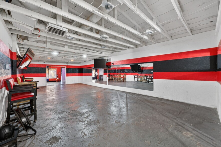 More Photos Of 940 W Hatcher Rd, Phoenix Freestanding For Sale