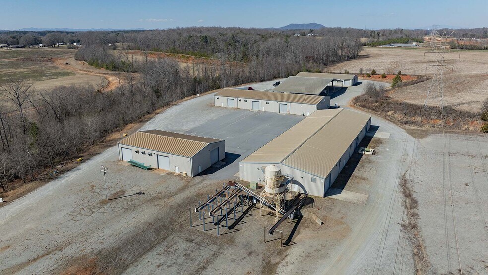 More Photos Of 2815 Woodtech Dr, Newton Warehouse For Sale