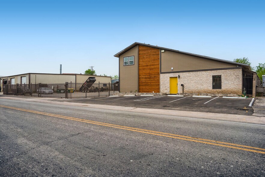 More Photos Of 11204 Bluff Bend Dr, Austin Light Manufacturing For Sale