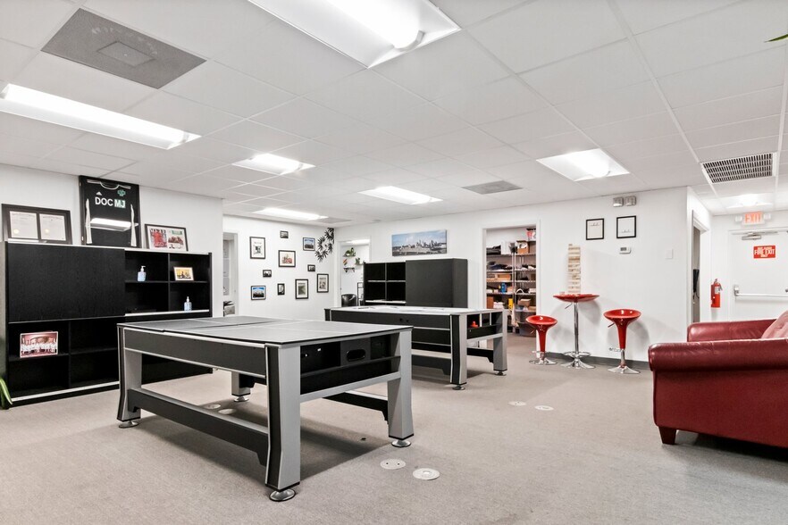 More Photos Of 2433 Gulf To Bay Blvd, Clearwater Storefront Retail Office For Lease