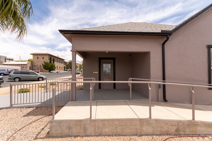 More Photos Of 310 E Oak St, Kingman Office For Sale