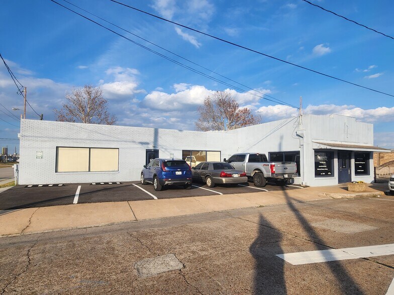 More Photos Of 101 E Main St, Humble Office For Sale