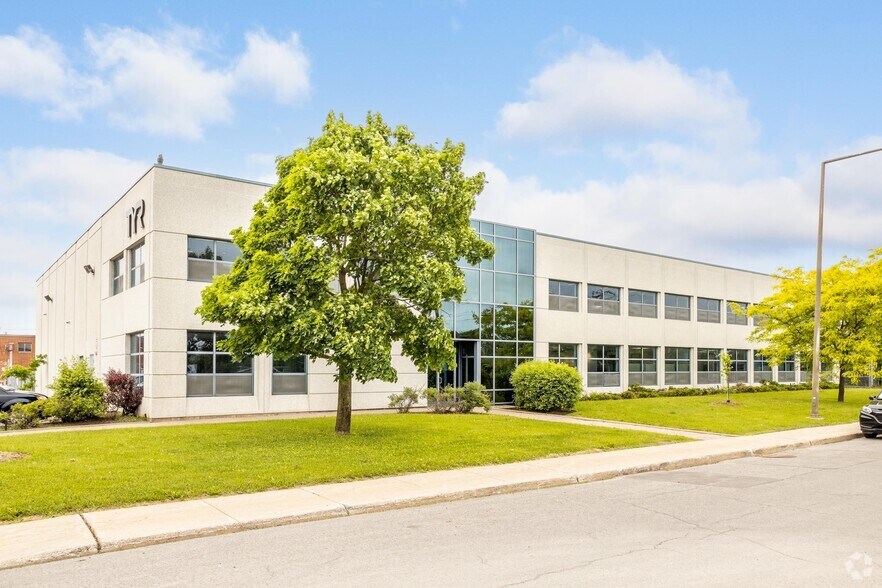 More Photos Of 30 Rue Montrose, Dollard-des-Ormeaux Warehouse For Sale