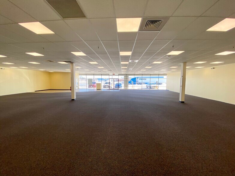 More Photos Of 1203 W Ferdon St, Litchfield Storefront For Lease