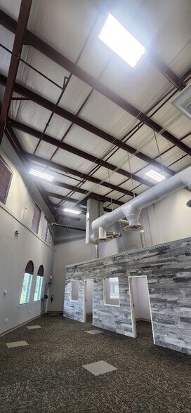 More Photos Of 6881 Kingspointe Pky, Orlando Flex For Lease