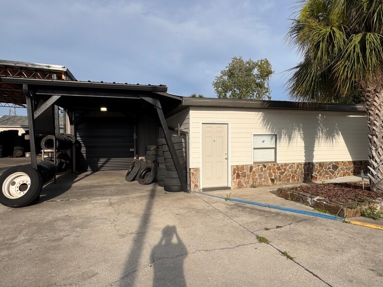 More Photos Of 6301 Causeway Blvd, Tampa Auto Repair For Lease