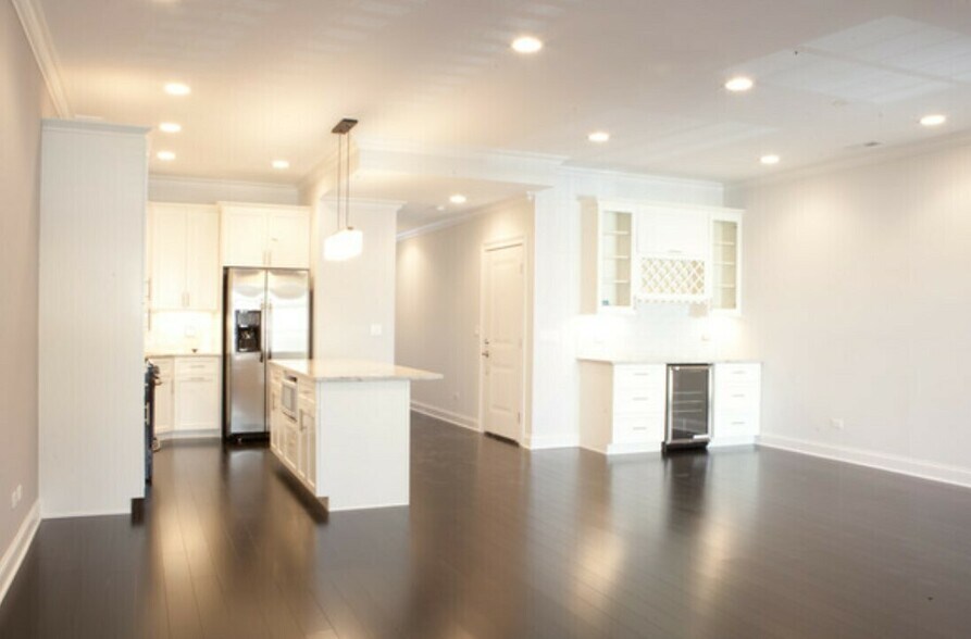 More Photos Of 1041 W Madison St, Chicago Apartments For Sale